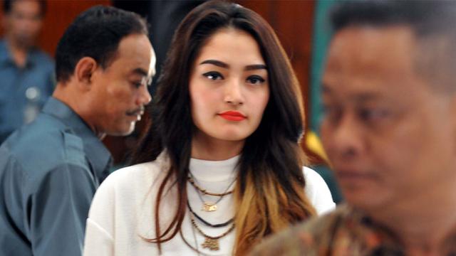 Siti Badriah Ciuman Hot Di Film Perdana Showbiz Liputan6 Com