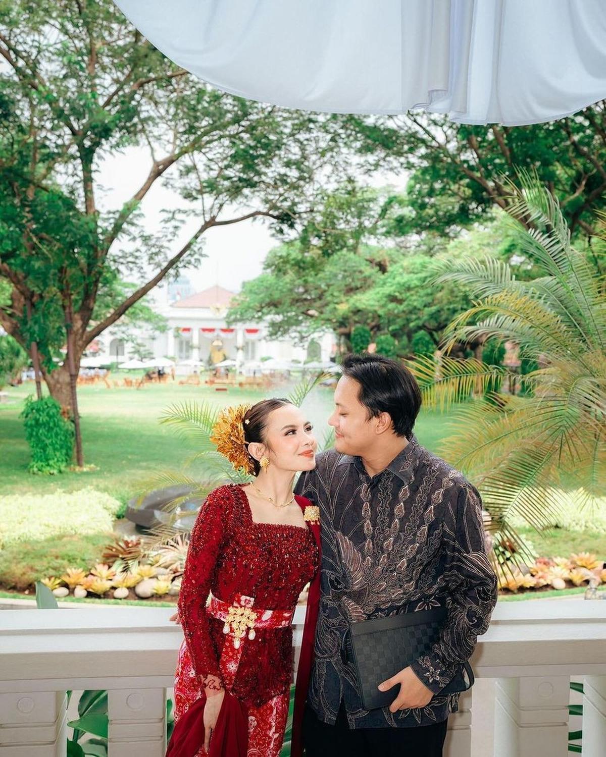 "Ketika itu saya bilang bahwa mereka sampai hari ini belum mendaftarkan rencana pernikahan mereka. Jadi KUA Setiabudi tidak menerima dan mencatat pernikahan mereka," sambungnya.
