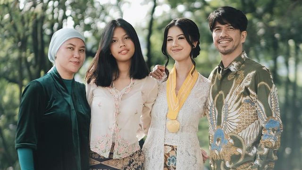 8 Potret Anak Ariyo Wahab Wisuda Tampil Cantik Berkebaya, Berhasil Wujudkan Mimpi Orang Tua