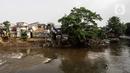 Suasana rumah penduduk di bantaran Sungai Ciliwung kawasan Manggarai, Jakarta, Senin (29/5/2023). Rencananya, proyek normalisasi Sungai Ciliwung di Jakarta dilanjutkan Direktorat Jenderal Sumber Daya Air (Ditjen SDA) Kementerian Pekerjaan Umum dan Perumahan Rakyat (PUPR). (Liputan6.com/Johan Tallo)