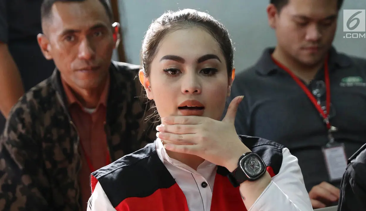 Aktris Jennifer Dunn menjalani sidang lanjutan kasus narkoba di PN Jakarta Selatan, Senin (14/5). Jennifer didakwa tiga pasal sekaligus. (Liputan6.com/Immanuel Antonius)