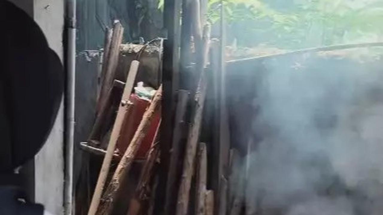 5 Potret Dapur di Rumah Masa Kecil Atta Halilintar, Sangat Sederhana Masak Masih Pakai Tungku dan Kayu Bakar