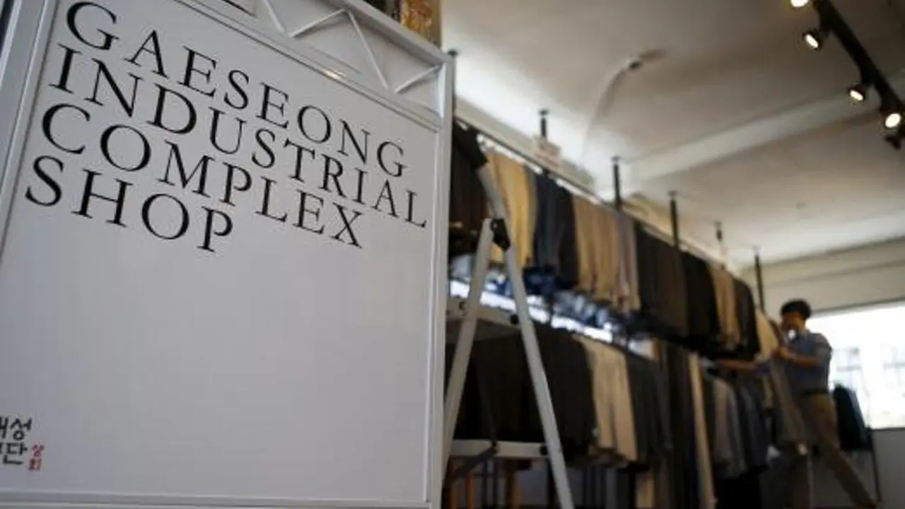 Baju Buatan Korea Utara Laku Keras di Seoul