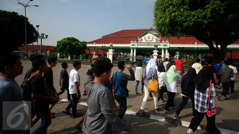 20160525-Wisata Kraton Yogyakarta Ramai Dikunjungi Pasca Ujian Nasional-Jogja