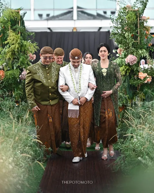 9 Potret pernikahan Hana Saraswati dan Justin Harijawan, penuh keharuan dan kebahagiaan