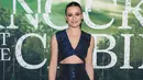 <p>Lea Michele tiba untuk pemutaran perdana dunia Knock at the Cabin dari Universal Pictures di Lincoln Center, New York City, Amerika Serikat, 30 Januari 2023. Aktris Glee, 36, menunjukkan sedikit bagian perut kencangnya dalam balutan atasan navy berkancing yang dipasangkan dengan rok panjang yang serasi. (Dimitrios Kambouris/Getty Images/AFP)</p>