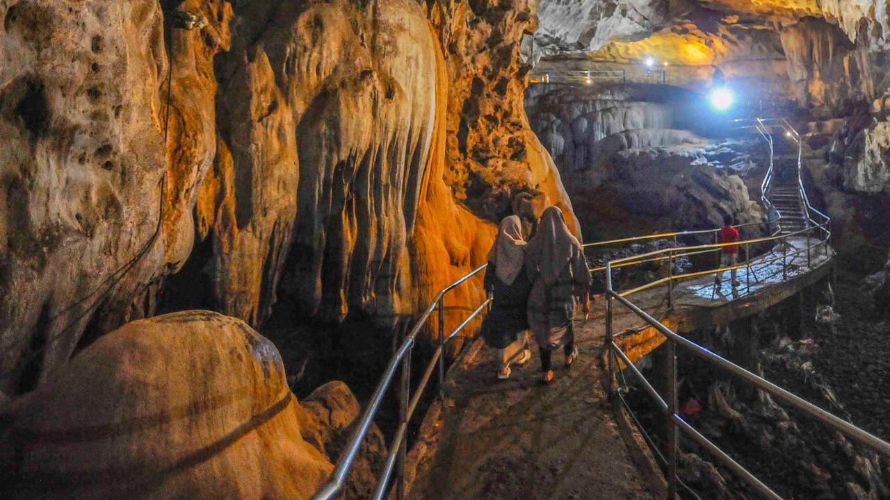 FOTO: Pesona Stalaktit dan Stalagmit Goa Lowo, Keajaiban Alam Trenggalek