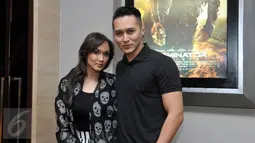 Pasangan seleb, Demian Aditya dan Sara Wijayanto saat menghadiri premiere film Terminator Genisys di Gandaria City XXI, Jakarta, Rabu (24/6/2015). Terminator Genisys menceritakan tentang kehidupan di tahun 2029.(Liputan6.com/Panji Diksana) 