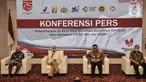 Kepala Badan Pengawas Obat dan Makanan (BPOM) Penny Lukito (kedua kiri) saat konferensi pers terkait hasil uji klinis obat untuk Covid-19 dari Universitas Airlangga (UNAIR) di Kantor BPOM, Jakarta, Rabu (19/8/2020). (merdeka.com/Iqbal S. Nugroho)
