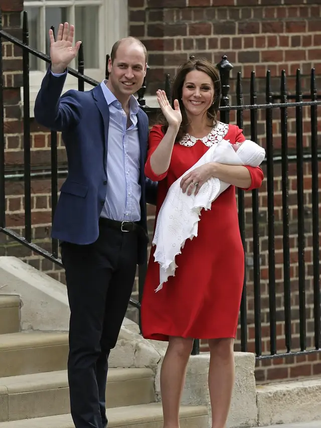 [Bintang] Sama Seperti Putri Diana, Gaya Maternity Dress Kate Middleton Ini Sungguh Memesona