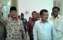 Surya Paloh dan Prabowo bergantian salaman dengan JK