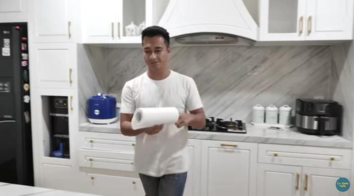 9 Potret Dapur Rumah Eza Gionino yang Mewah, Padukan Unsur Klasik dan Modern