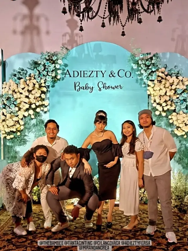 7 Potret Baby Shower Adiezty Fersa, Bertabur Bintang