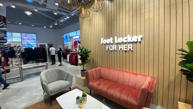 Foot Locker baru saja membuka storenya di Jakarta, dengan sneakers-sneakers ekslusifnya