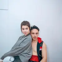 Setia dampingi Jefri Nichol, begini cara Maria Theodore dukung sang kekasih adu jotos. (Instagram @the.placebeyondthepine)