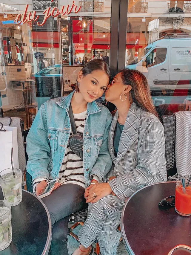 Potret Alyssa Daguise dan Ibundanya Ini Bak Kakak Adik, Sang Ibu Dipuji Awet Muda