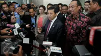 Setya Novanto menjawab pertanyaan wartawan usai sidang etik MKD, Jakarta, Senin (7/12/2015). Kutipan transkrip di media massa, SN menolak kesaksian Sudirman Said dan Maroef Syamsoeddin dengan menyebut rekaman itu melanggar hukum.(Liputan6.com/Johan Tallo)