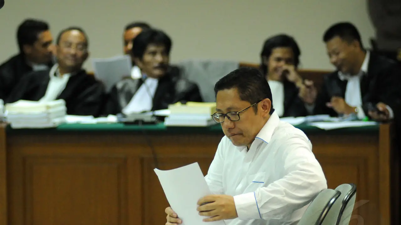 Berdiri, Anas Bacakan Pleidoi Setebal 80 Halaman