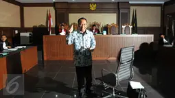 Jero Wacik saat menjalani sidang vonis di Pengadilan Tindak Pidana Korupsi (Tipikor), Jakarta, Selasa (9/2). Jero Wacik Divonis 4 Tahun Penjara dan Ganti Uang Rp 5 Miliar. (Liputan6.com/Helmi Afandi)
