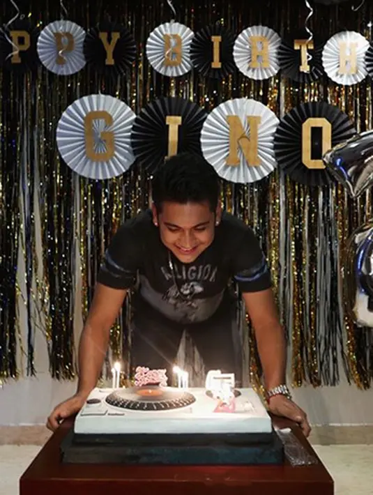 Foto yang diunggah tepat di hari jadinya Giorgino itu, mendapatkan ratusan ribu likes dari para penggemarnya. Doa dan ucapan selamat juga membanjiri pemeran sinetron Anugerah Cinta itu. (Instagram/_irishbella_)