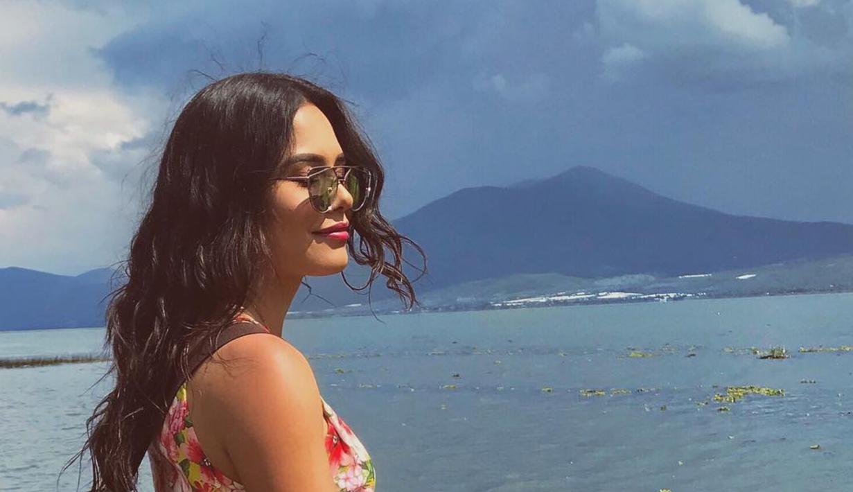 FOTO: Pesona Andrea Meza Miss Universe 2020 Pakai Kacamata Hitam, Menawan - Hot Liputan6.com