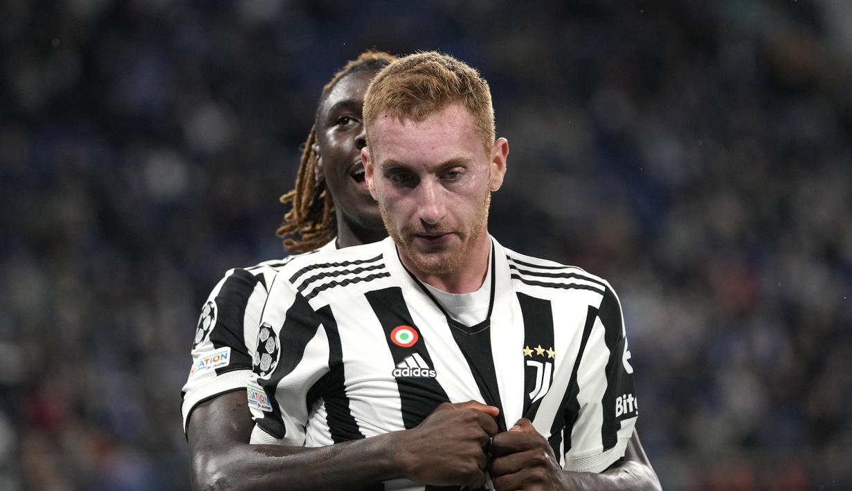 Penyerang Juventus, Dejan Kulusevski berselebrasi usai mencetak gol ke gawang Zenit St. Petersburg pada pertandingan Grup H Liga Champions di Gazprom Arena di St.Petersburg, Rusia, Kamis (21/10/2021). Juventus menang atas Zenit St. Petersburg 1-0. (AP Photo/Dmitry Lovetsky)