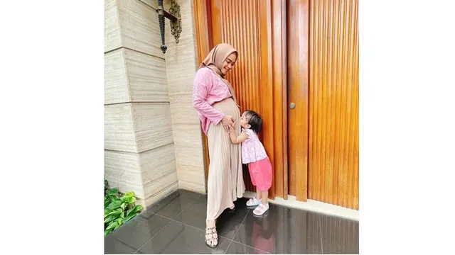 6 Potret Perjalanan Kehamilan Kedua Sheza Idris, Melahirkan Secara Normal