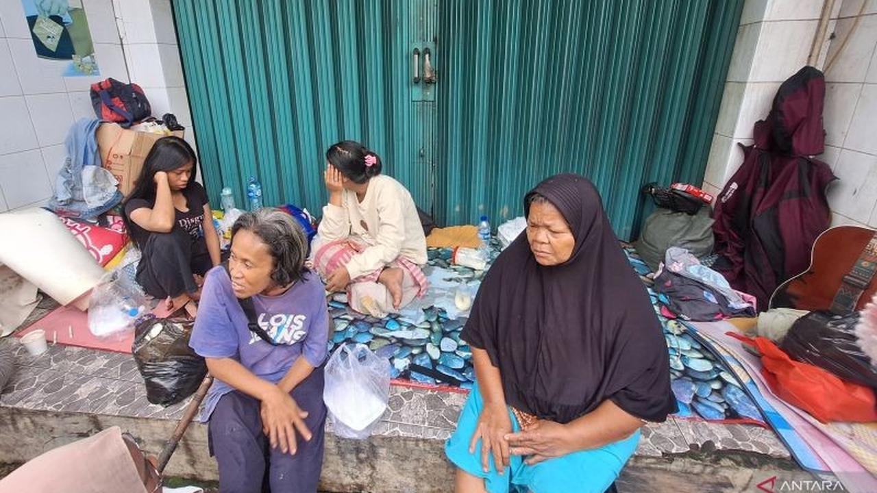 Lansia Korban Banjir Jakarta Selatan Hanya Selamatkan Piring, Kisah Pilu di Pejaten Timur