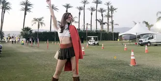 Nia Ramadhani, tak pernah bosan untuk selalu dilihat penampilannya. Gayanya yang modis hingga membuat tubuhnya terlihat lebih seksi. Seperti halnya saat ia menghadiri acar Coachella beberapa waktu lalu. (Instagram/ramadhaniabakrie)