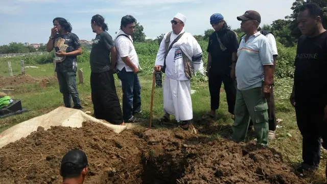 [Bintang] Pemakaman istri Opick