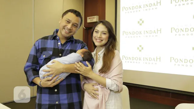 [Bintang] Giring dan istri