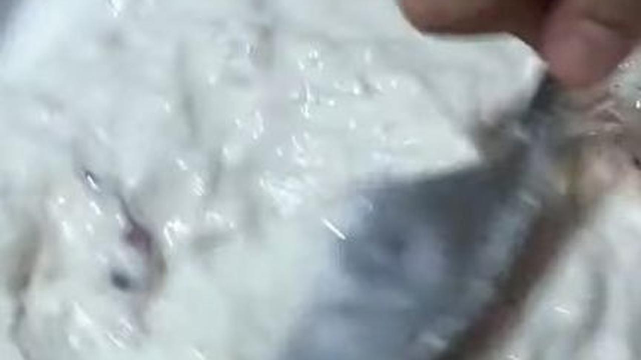 Aduk Tepung dan Bumbu