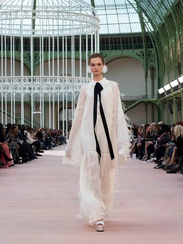 Chanel Merayakan Kebebasan Perempuan dalam Koleksi SS25 di Grand Palaisf