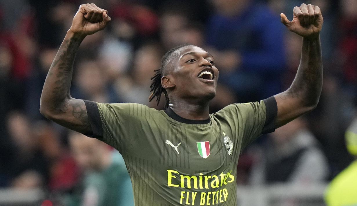 Monza sempat memperkecil kedudukan menjadi 1-3. Namun, AC Milan kembali berhasil mencetak gol pada menit ke-84 melalui Rafael Leao. (AP/Luca Bruno)