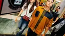 Sementara Alyssa Daguise mengenakan kaos pendek yang dipadukan dengan celana jeans dan tas loro piana merah. [@alghazali7/@elsyifa.moment/@mylastagram].