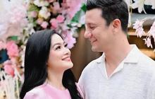 Titi Kamal Rayakan Ulang Tahun ke-43 di Rumah, Tampil Cantik Awet Muda Pakai Dress Pink Bak Barbie
