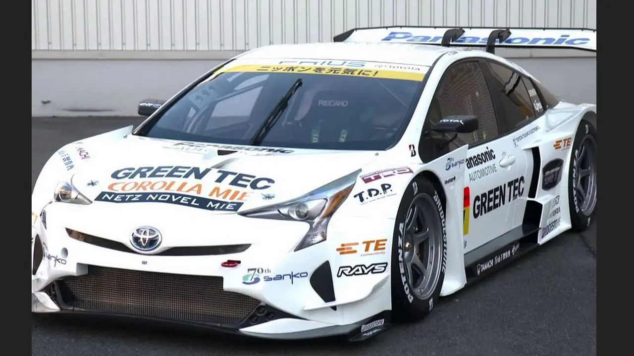 Toyota Prius Generasi Keempat Jadi Mobil Balap