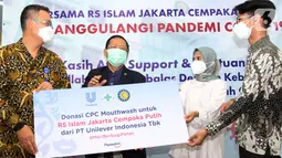 Bantuan Pepsodent Active Defense untuk RS Islam Jakarta Cempaka Putih juga telah didonasikan di 9 titik rumah sakit di Jabodetabek melalui PERSI. Pepsodent telah menyalurkan donasi sebanyak 50.000 Pepsodent Active Defense Mouthwash. (Liputan6.com/HO/Pepsodent)