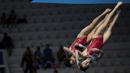 Aksi Zhang Jiaqie dan Zhang Minjie pasangan peloncat indah asal China yang meraih medali emas di nomor papan 10 meter sinkronisasi pada Asian Games 2018 di Stadion Akuatik, Gelora Bung Karno Senayan Jakarta, Selasa (28/8/2018). (Bola.com/Peksi Cahyo)