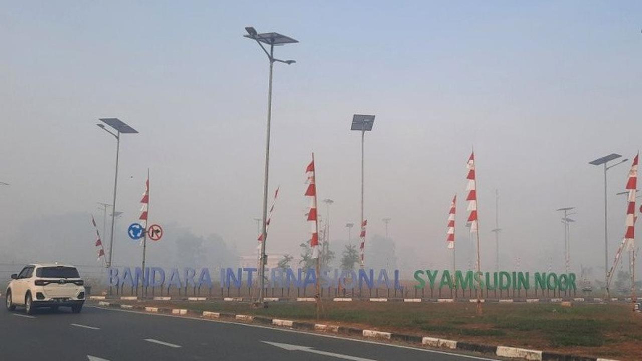 Kebakaran Hutan Ganggu Penerbangan di Banjarbaru, Jarak Pandang Hanya 200 Meter