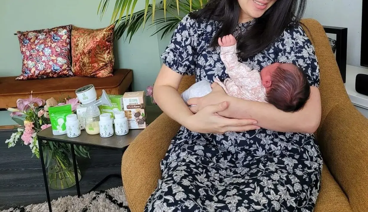 Selain sudah dikenal sebagai aktris rupawan, Gracia Indri ternyata punya rahasia sendiri tampil cantik. Gracia kini banting setir jadi menggeluti bisnis di bidang kecantikan. Ia juga punya beberapa produk kesehatan yang mengiringi kesibukan utamanya. (Liputan6.com/IG/@graciaz14).