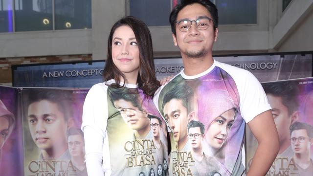 Tulis Puisi Romantis Deva Mahenra Sematkan Nama Velove Vexia News Entertainment Fimela Com