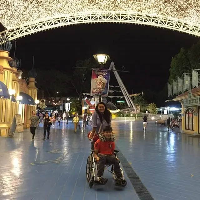 Wesley Wee Bersama Sang Istri