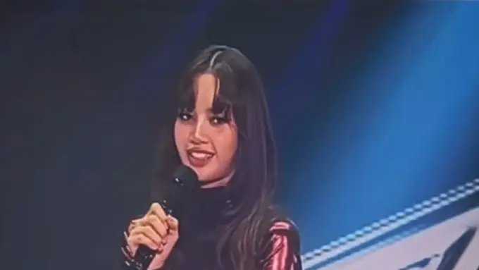 Detail Outfit Menyala Lisa BLACKPINK dengan Bodysuit Merah Metalik Seharga Rp20jutaan Saat Fan Meeting di Jakarta