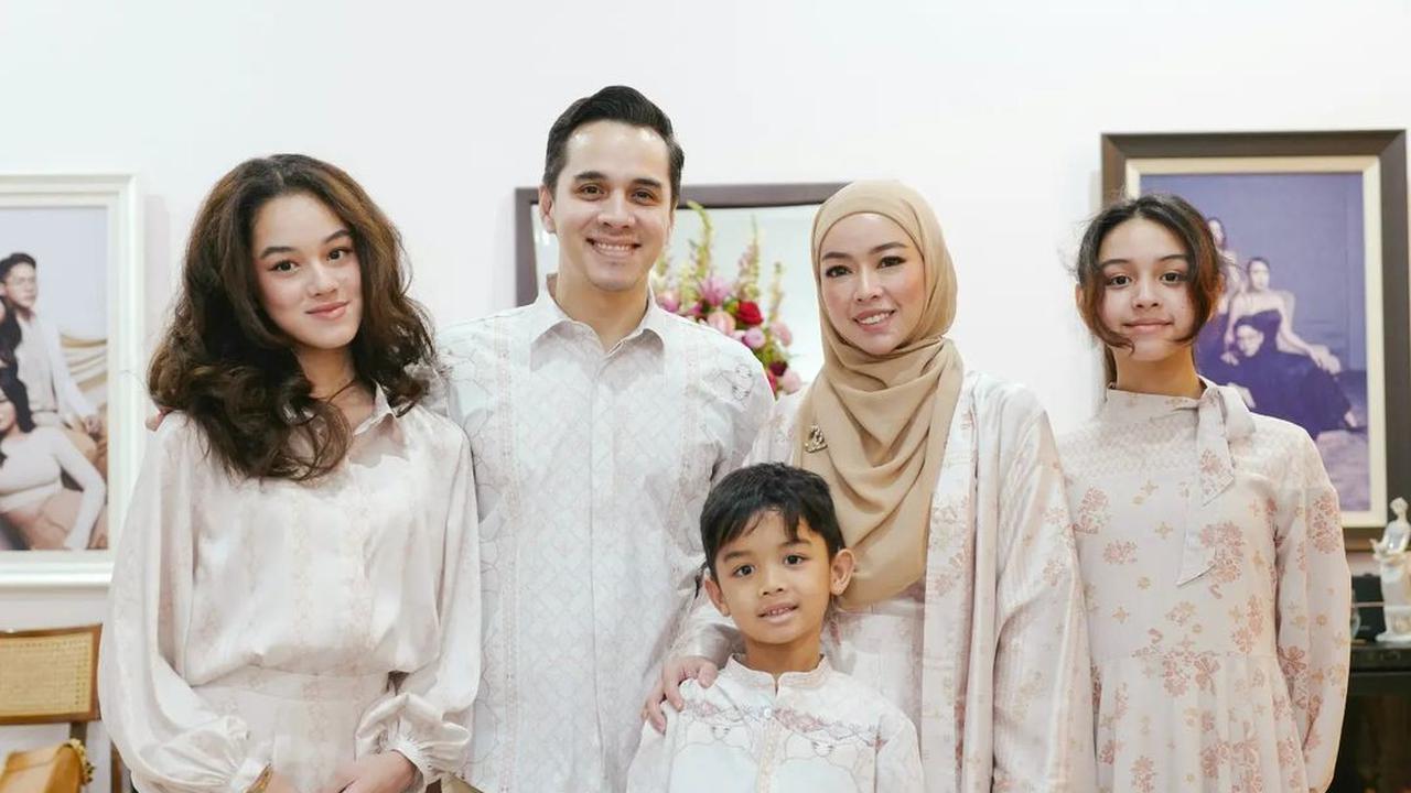 Rionaldo Stockhorst dan Aureli Beata Schulz telah menjalani bahtera rumah tangga selama 17 tahun dengan harmonis.&nbsp;