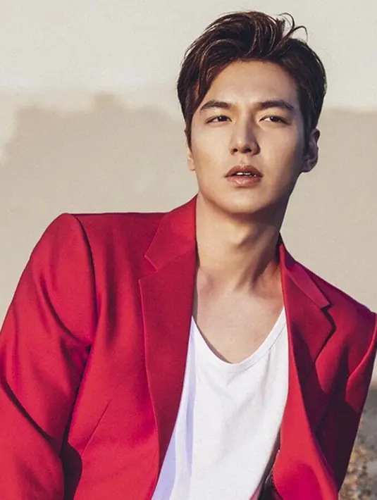 Pertama kali tampil di layar kaca pada tahun itu, Lee Min Ho menjadi seoran pemeran figuran di drama bertajuk Sharp dan hanya menjadi seorang murid biasa.  (Instagram/leeminho__87)