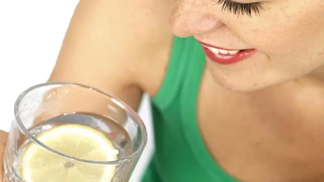 Manfaat Sehat Air Lemon untuk Ibu Menyusui