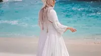 Tips Memilih Busana Muslimah yang Nyaman dan Syar’i saat Berlibur ke Pantai
