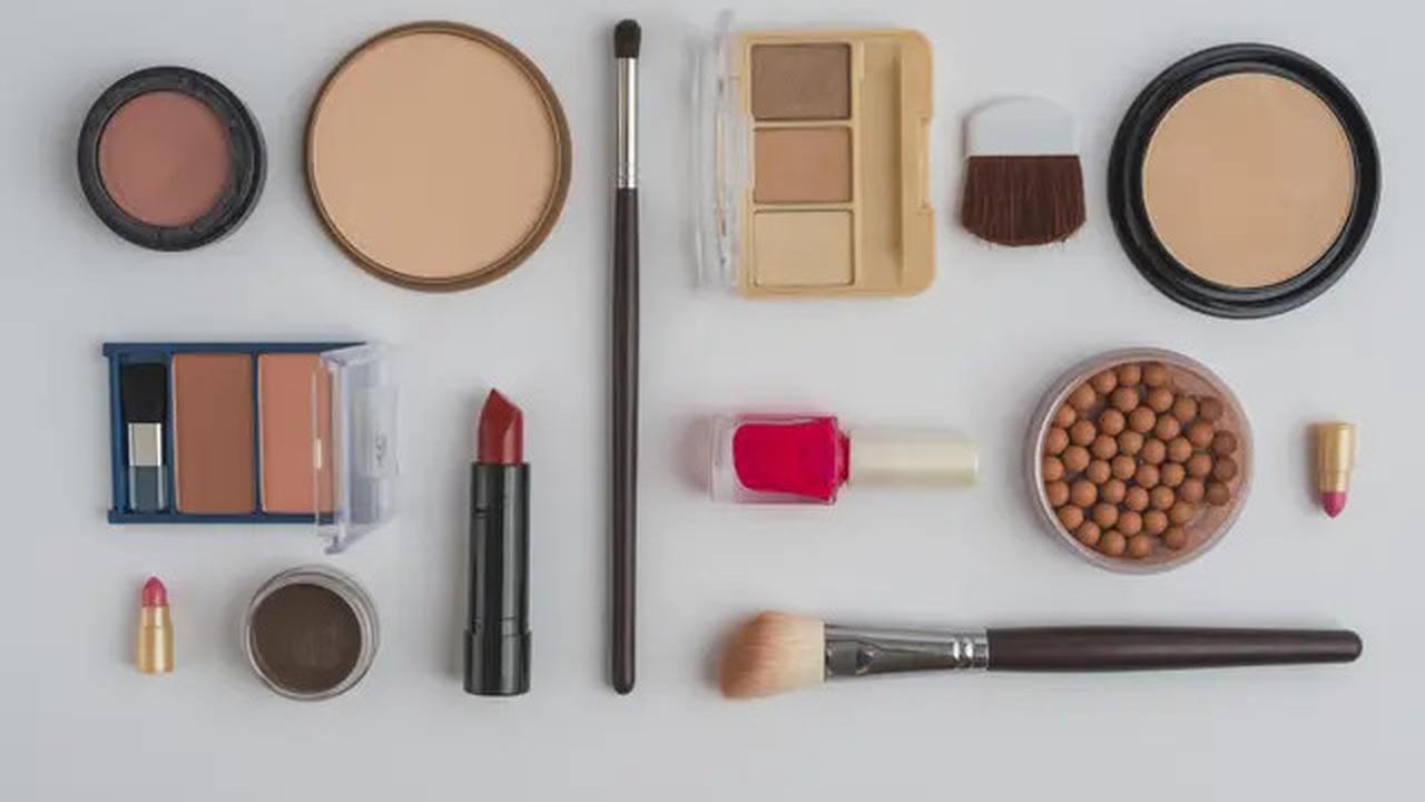 5 Bahan Kosmetik yang Membuat Kulit Wajah Lebih Berminyak, Apa Saja?