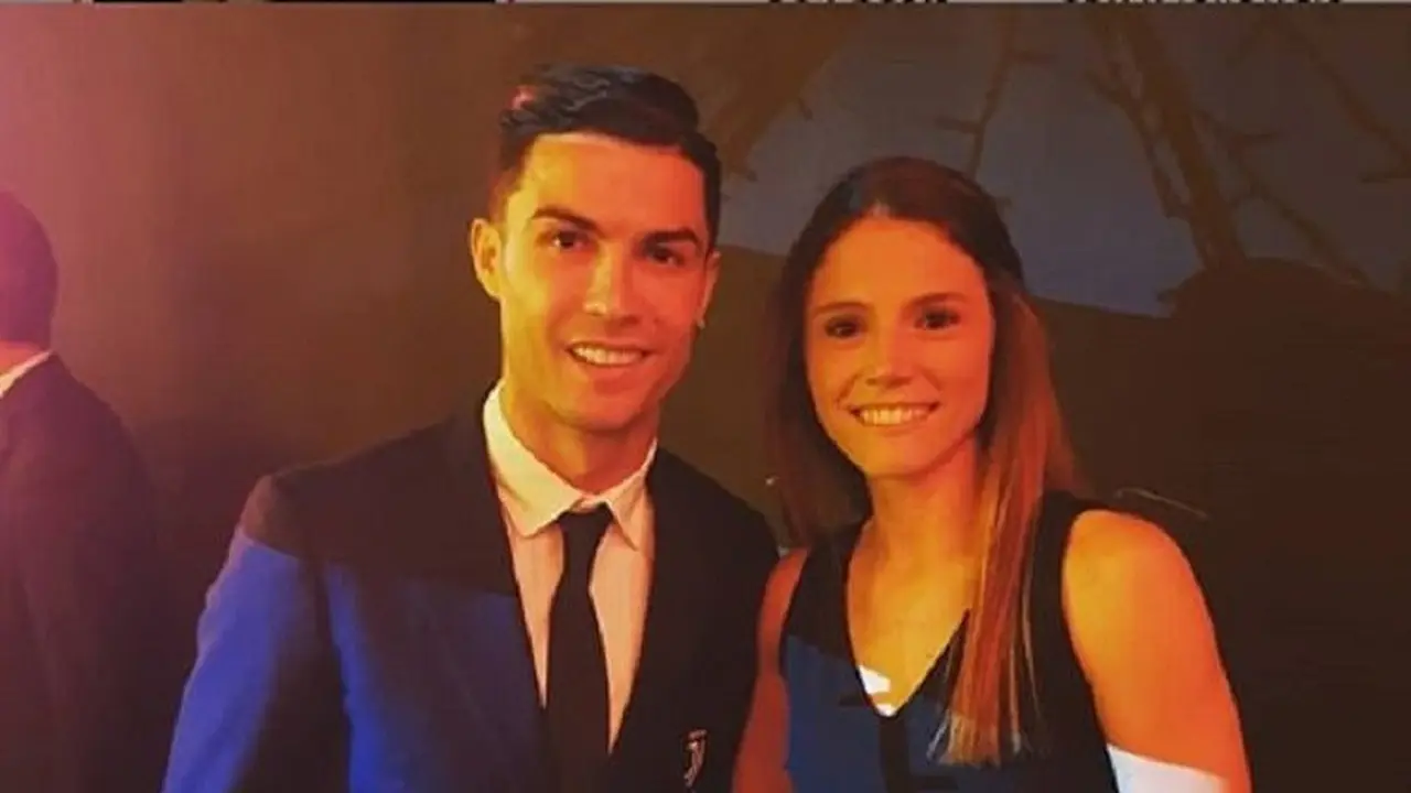 Cristiano Ronaldo bersama pemain tim wanita Juventus,Cecilia Salvai,